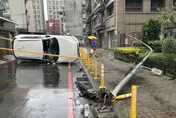 影/北市內湖男子酒駕撞燈桿　猛烈側翻480度