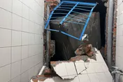新店擋土牆坍塌再釀事故！混凝土塊墜落民宅