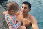 1歲愛女「眼睛上吊」癱軟發紫！毛加恩抱她狂奔求救　親吐恐懼心聲