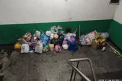 北市大安信維國宅垃圾堆樓梯間　網痛批：全台最髒國宅