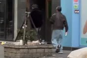 超跑巷爆砸酒瓶！信義猴群「喜錄犯罪證據」　警方出手了