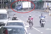 影/半年第12撞！彰南路庇護島又遭殃　貨車迴轉撞上