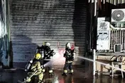 疑使用蚊香不慎！高雄「重機械工廠」陷火海