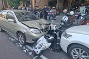 影/高雄77歲婦開車逆向暴衝　母載兒淪夾心搶救不治