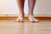 只是香港腳？醫曝：持續搔癢恐是糖尿病、肝腎病變前兆