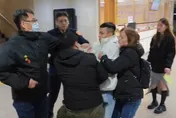 影/涉貪副所長背景起底！小兒子「槓記者」北檢上演全武行