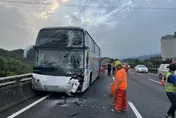 影/國1七堵段4車追撞　國光客運探望6受傷乘客
