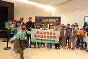 都不冷了！公益團體率孩子們走入誠品「幸福讀冊店」