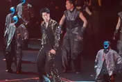 影/王力宏成都演唱會「機器人伴舞」！高難度「空翻」馬斯克點讚