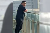「白博士」空降海委會年薪破百萬　基層爆：整天躲天台講電話