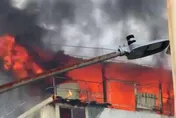 影/高雄大規模燃燒火警「國道上看得到」！近距離烈焰直擊