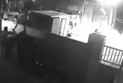 三峽清潔隊遭非法入侵！2人接力翻牆丟20包垃圾