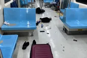 影/聖誕節嚇壞！北捷北門站男子持傘車廂暴走　乘客驚慌逃出1人受傷