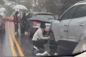 影/合歡山追雪！一堆車輛半路才裝雪鏈　釀堵塞7公里