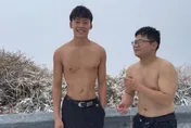影/熱血！合歡山民眾追雪脫光光　無懼低溫大秀腹肌