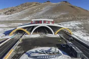 影/22公里！全球最長高速公路隧道通車　20分鐘穿越新疆天山