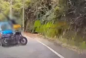 影/台南夫妻梨山騎重機遭貨車撞　噴飛2米重摔車頂畫面曝