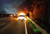 國1驚傳火燒車！南下車流回堵至大華系統　3人驚險逃生