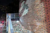規模7地震！新北丹鳳高中前天橋磁磚掉落　禁止通行