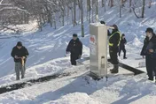 恐怖！5歲童北海道滑雪場搭電扶梯…突摔倒「手臂遭夾」命危