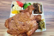 「正忠排骨飯」插旗光華夜市商圈　開幕祭「1元便當」