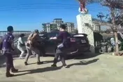 影/屏東警圍捕槍手遭衝撞！　連轟42槍制伏畫面曝光