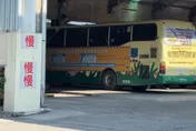 屏東國中生搭校車睡過頭遭鎖停車場　司機、校方竟不知！