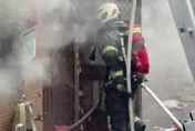 影/彰化南郭路商圈民宅大火！發現女焦屍　消防員踩空摔傷手