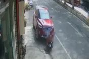 影/彰化驚悚輾人意外！女子逗狗捲車底命危　黑狗慘死