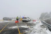合歡山「警察小姐姐」再現身　小編自嘲遭「死亡凝視」