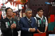 柯文哲「Long Stay」嘉義第2天　一早市場拜票、城隍廟祈福