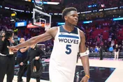 NBA/愛德華茲轟33分滅火！飆進1200顆三分球寫紀錄