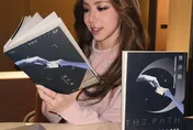 「鐵肺歌后」鄧紫棋斜槓出版首部長篇小說　入圍陸科幻最高獎