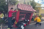 屏東76歲婦騎車離奇「撞進」路旁土地公廟　慘遭夾困喪命