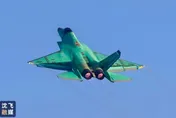 影/陸殲-35「綠皮機」新年首飛畫面曝光　三大原因揭密塗裝