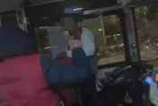 影/板橋公車司機與乘客爆鬥毆　互控傷害全進警局
