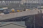 國道4號神岡段3車連環撞　3人受傷送醫