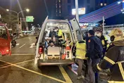 影/新北板橋驚傳加油站自焚釀2傷　攻擊消防員遭壓制逮捕