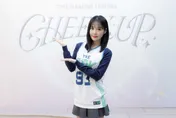 反差萌！「啦啦隊IU」崔洪邏自嘲唱歌難聽　私下是啤酒控