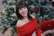 女觀眾挺胸熱舞+送飛吻　球迷秒認出：領航猿啦啦隊長！