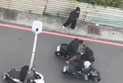 影/高雄屁孩巷弄飆車「沒戴安全帽」　全被錄下慘了