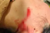 休假帶兒逛街遇歹徒！陸女警「空手奪白刃」頸動脈險遭刺穿