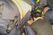 新北市爆隨機攻擊！金山男持刀亂砍攻擊車輛　警鳴槍制伏逮人