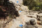 缺德！玉山前峰遭噴「藍圓點」毀容　玉管處：已觸法