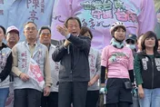 「扶龍王」出馬！王世堅改編《沒出息》　力挺陳亭妃喊「我信賴不信邪」