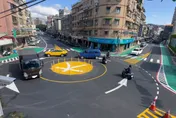 士林道路出現「大」圓環　網酸：三寶會不會直接輾過