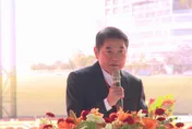 「報告賴總統」？　苗栗縣長鍾東錦笑稱：我早就公開咬耳朵了