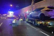 影/ 國1五楊高架嚴重車禍　故障車駕駛下車被撞命危