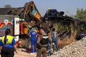 泰國重大意外！高鐵工地起重機倒塌　砸中列車釀22死