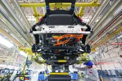 陸2025年汽車產銷量雙破3400萬輛　連17年居全球第一